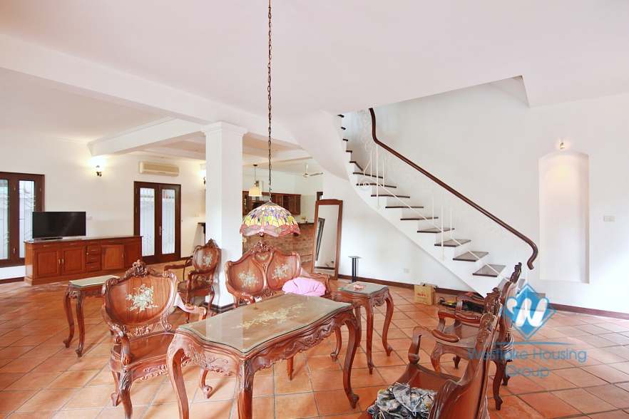 Cosy house with large yard and garden for lease in Xuan Dieu street, Tay Ho, Hanoi